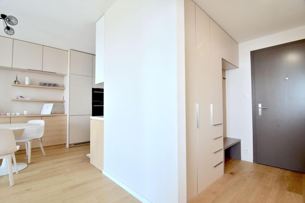 Downtown Charm With Free Parking Spot Apartamento Bratislava Exterior foto