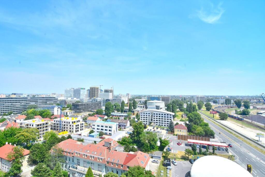 Downtown Charm With Free Parking Spot Apartamento Bratislava Exterior foto