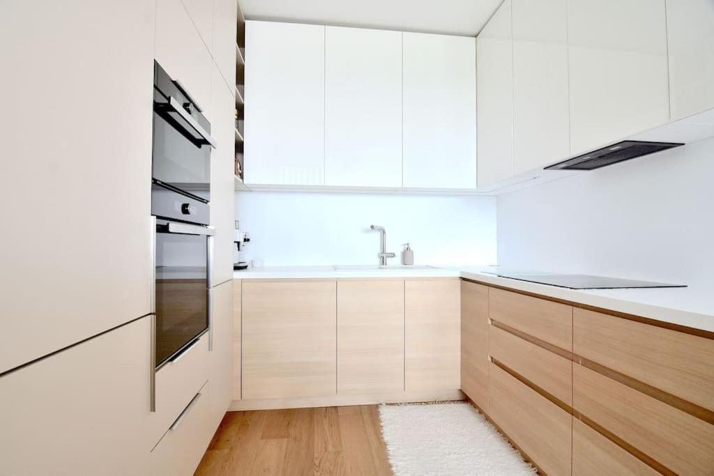 Downtown Charm With Free Parking Spot Apartamento Bratislava Exterior foto