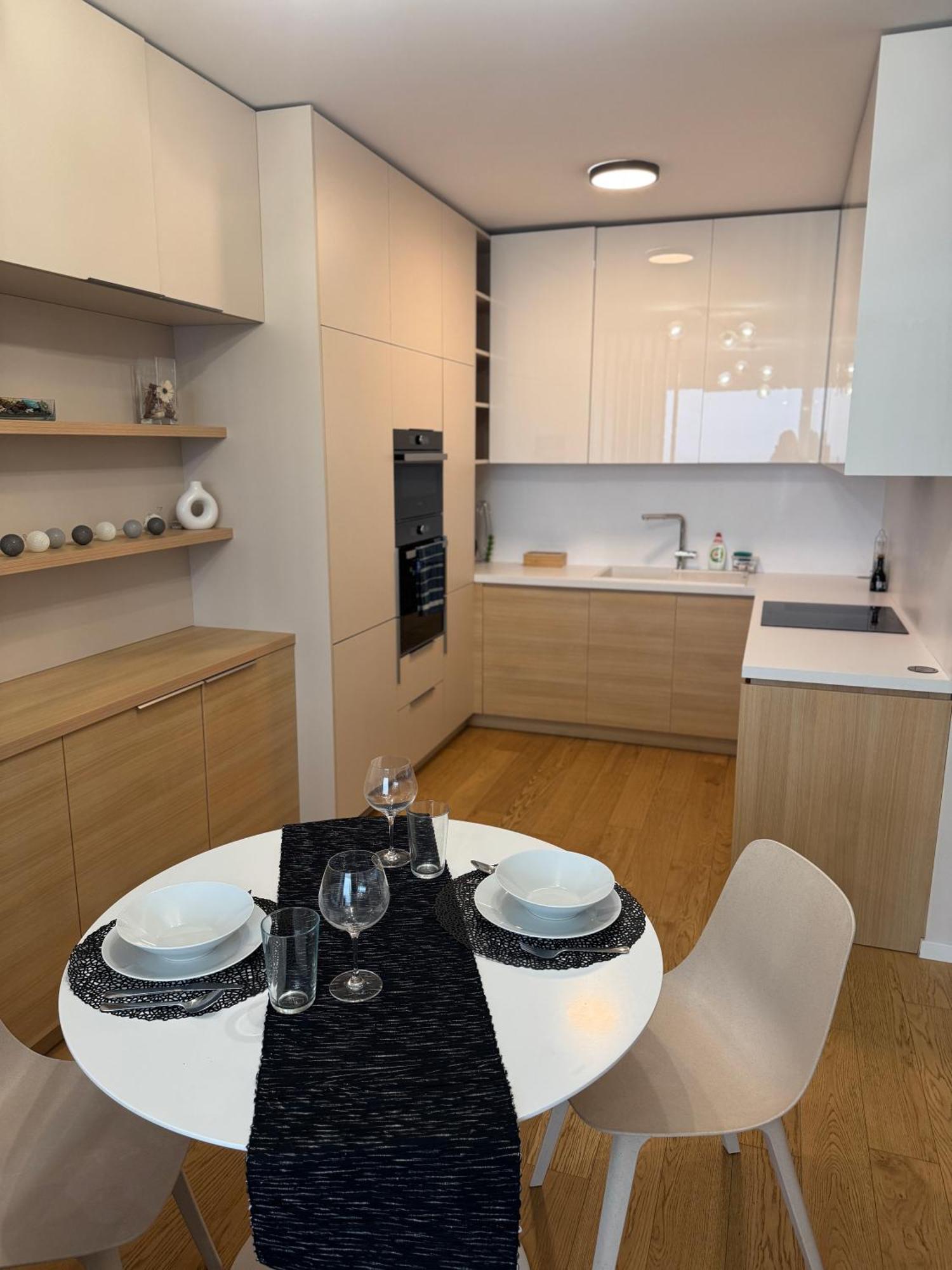 Downtown Charm With Free Parking Spot Apartamento Bratislava Exterior foto